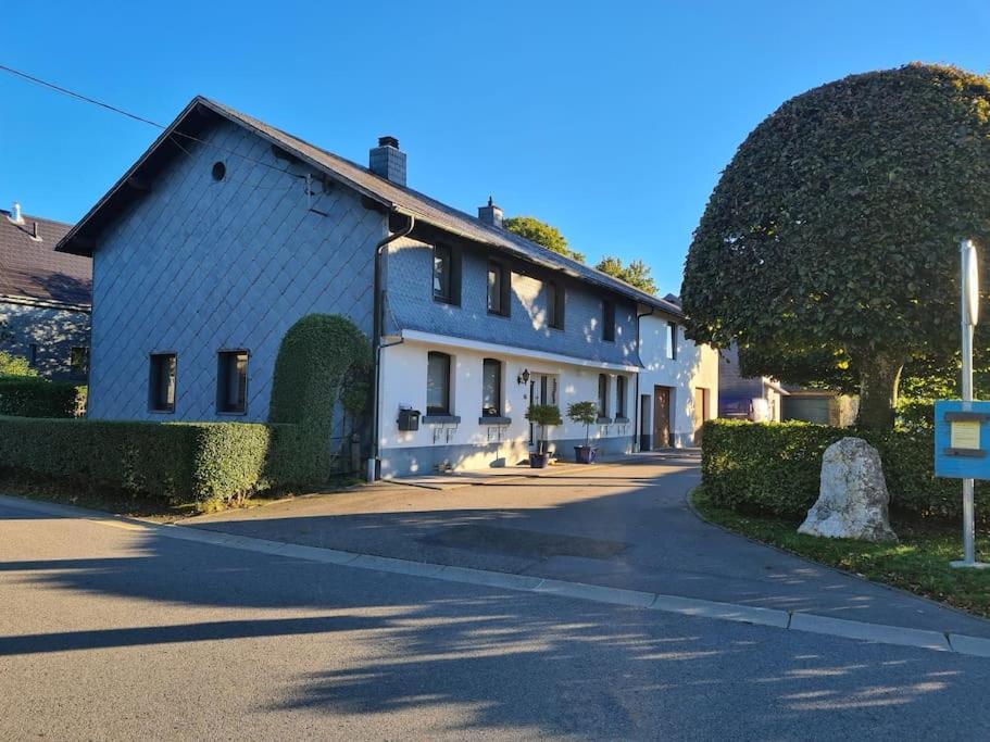 Haus Paesch Nahe See Mit Beheiztem Whirlpool/Sauna Butgenbach Buitenkant foto